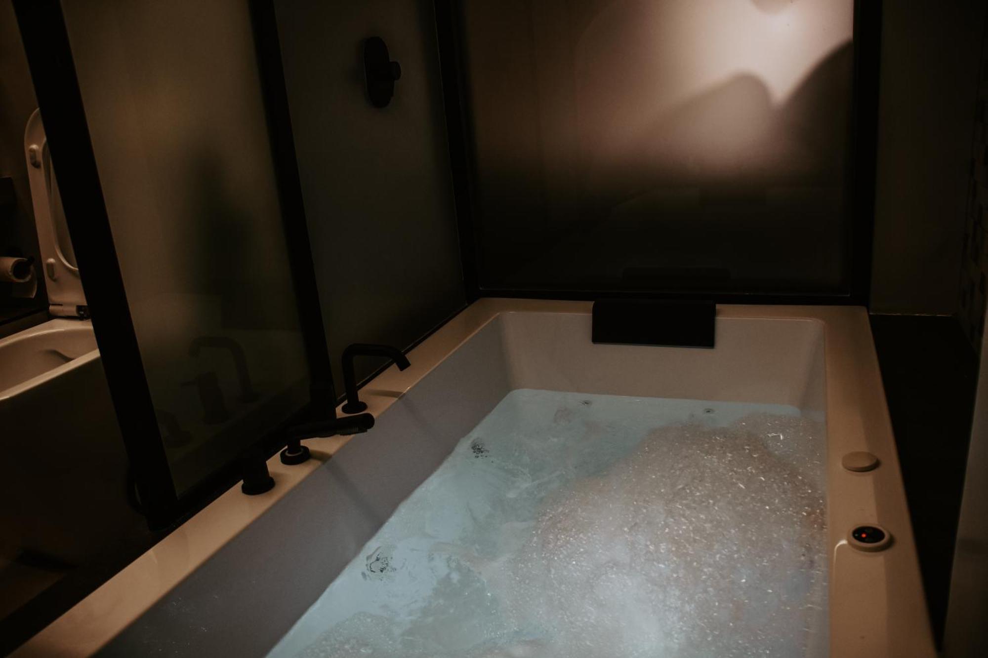 Dislocati Bnb - Jacuzzi Privata - Cucina - Tv60" - Minimal Luxury Marigliano Buitenkant foto